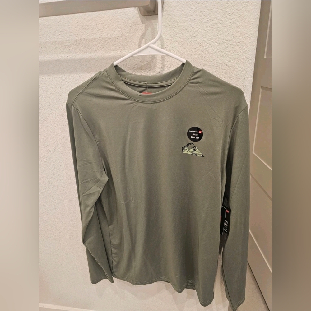 Quiksilver Long Sleeve Men's S UPF50 Quick Dry, $70 MSRP